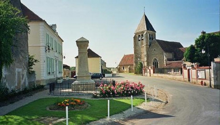 Place de la Mairie - Venoy