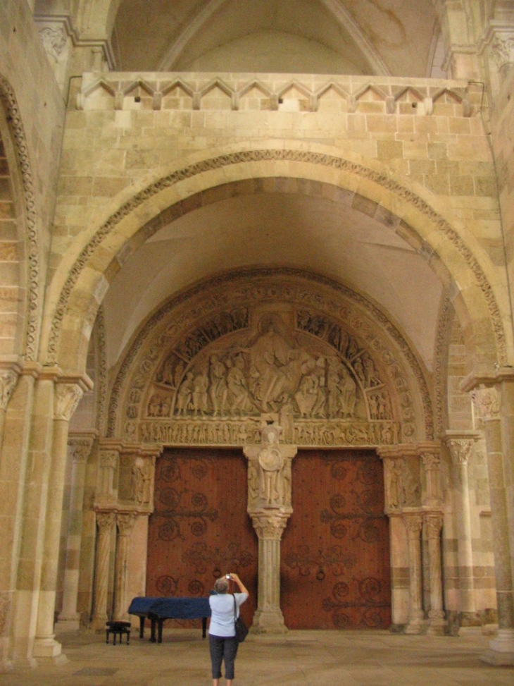 Tympan porte d'entrée intérieure - Vézelay