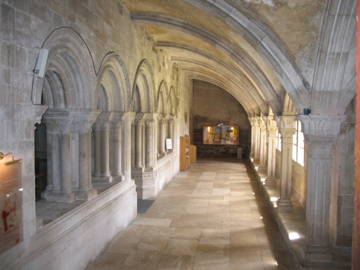 Vers la salle capitulaire - Vézelay