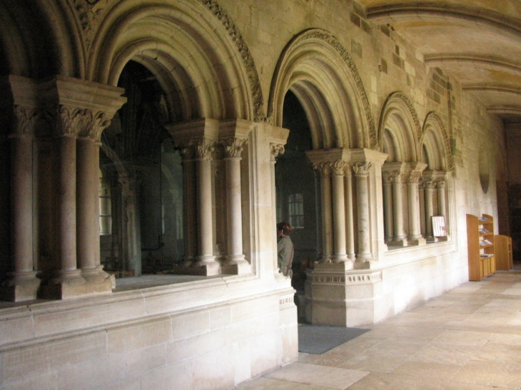 Entrée de la salle capitulaire - Vézelay