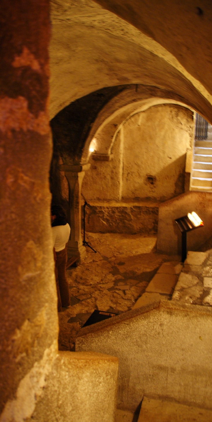   ²Basilique Ste Marie-Madeleine 12 Em Siècle ( Crypte ) - Vézelay