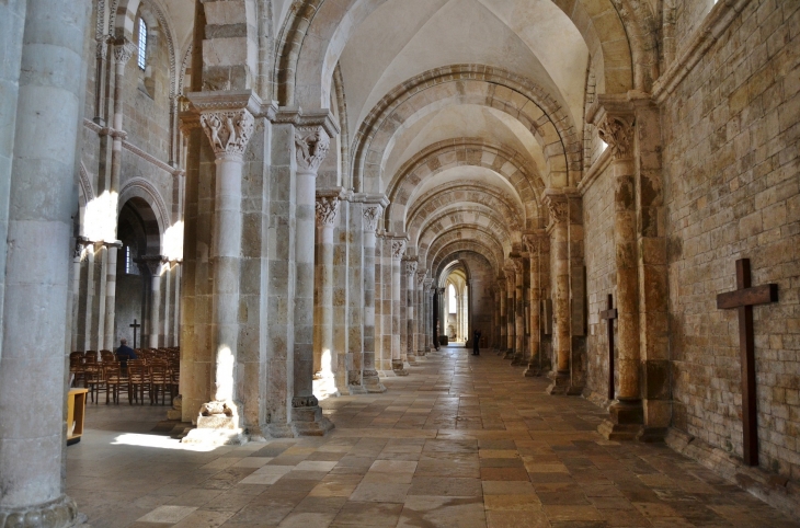   ²Basilique Ste Marie-Madeleine 12 Em Siècle - Vézelay