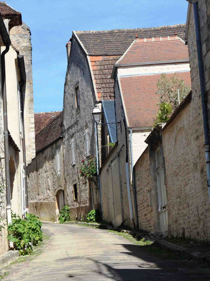 Une rue du centre - Vézelay