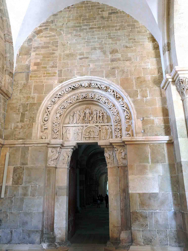  la basilique Sainte Madeleine : portail sud du narthex - Vézelay