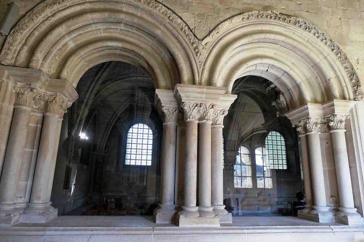  la basilique Sainte Madeleine : double portail du narthex - Vézelay