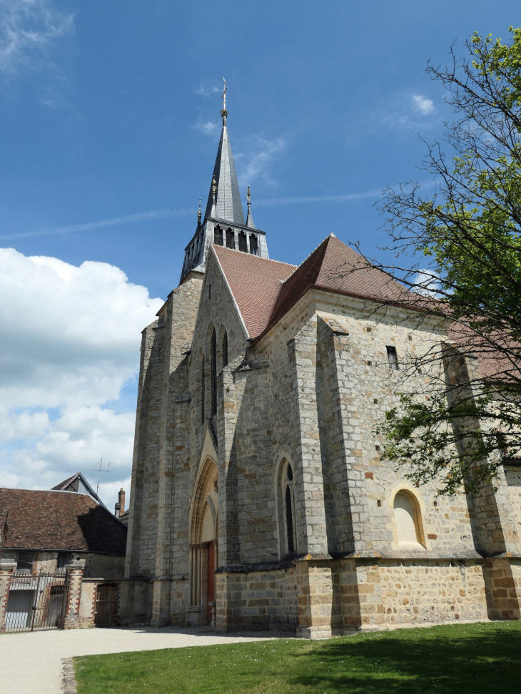 L'église Notre Dame - Villeneuve-l'Archevêque