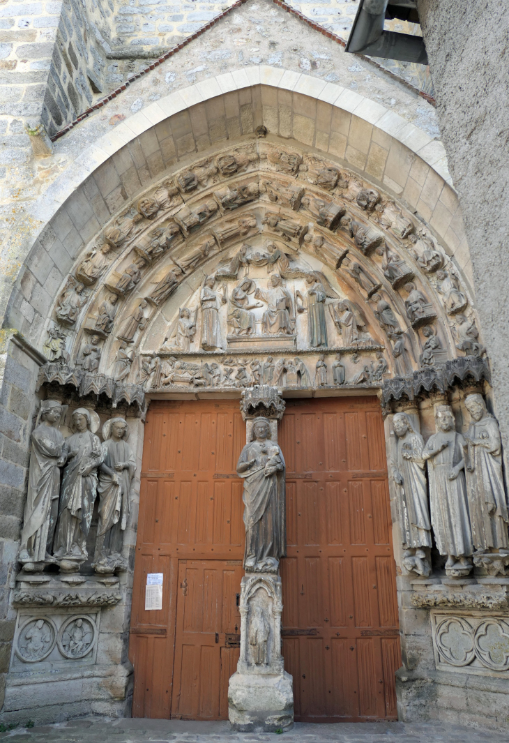 Le portail de l'église Notre Dame - Villeneuve-l'Archevêque