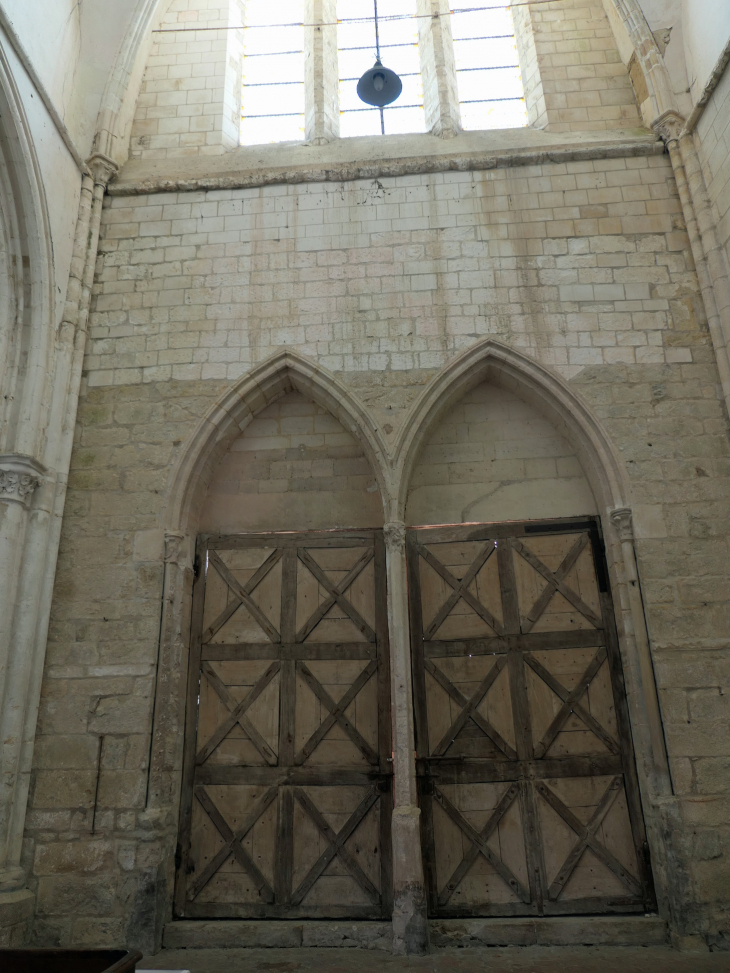 Dans l'église Notre Dame - Villeneuve-l'Archevêque