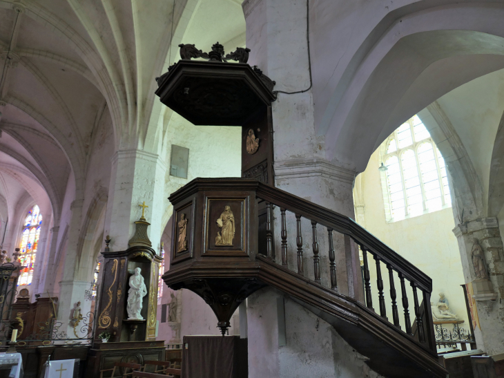 Dans l'église Notre Dame - Villeneuve-l'Archevêque