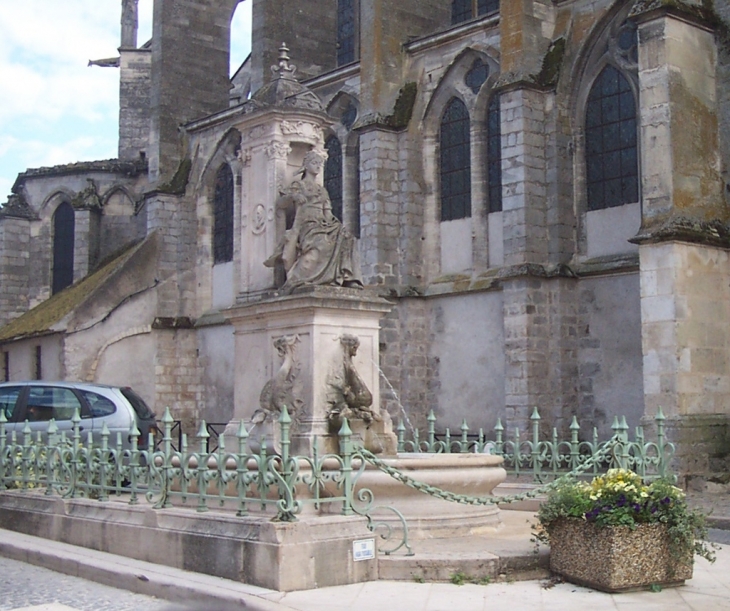 Fontaine - Villeneuve-sur-Yonne