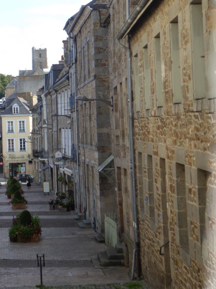 Vers la collégiale - Lamballe