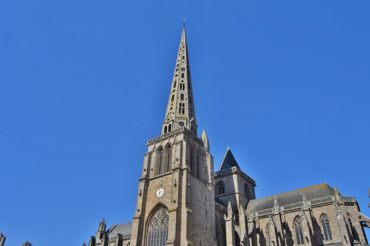  Cathédrale Saint-Tuqdual - Tréguier