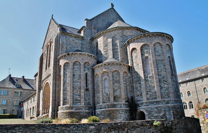  Cathédrale Saint-Tuqdual - Tréguier