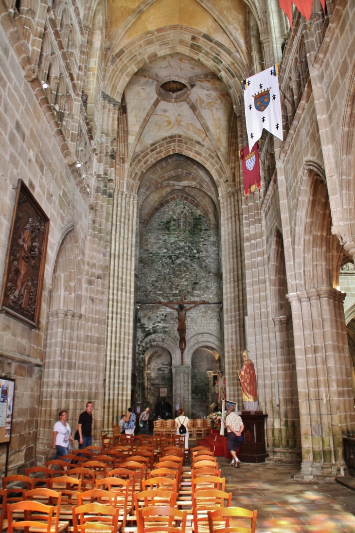  Cathédrale Saint-Tuqdual - Tréguier