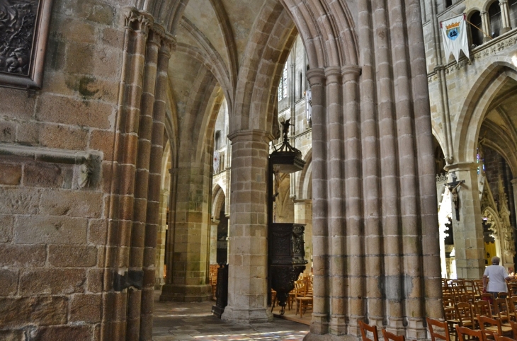  Cathédrale Saint-Tuqdual - Tréguier