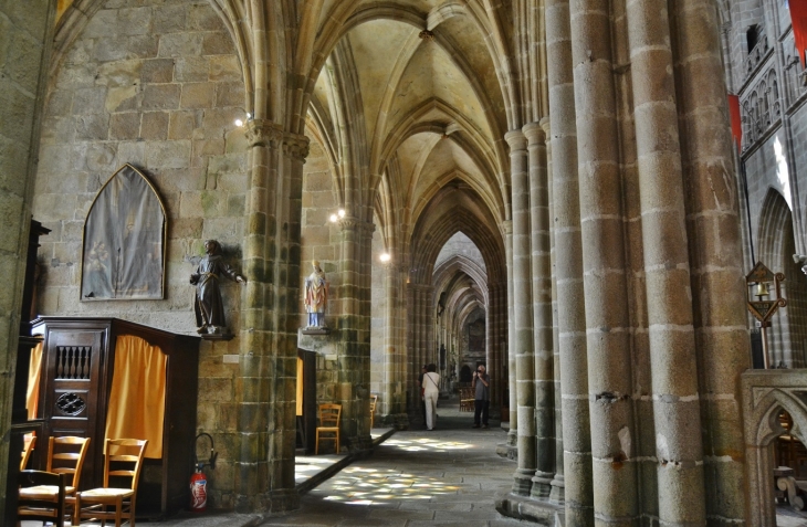  Cathédrale Saint-Tuqdual - Tréguier