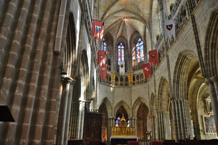  Cathédrale Saint-Tuqdual - Tréguier