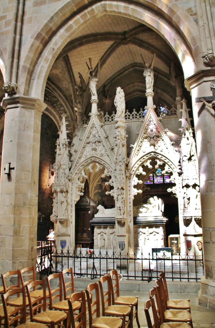  Cathédrale Saint-Tuqdual ( Tombeau de St Yves ) - Tréguier