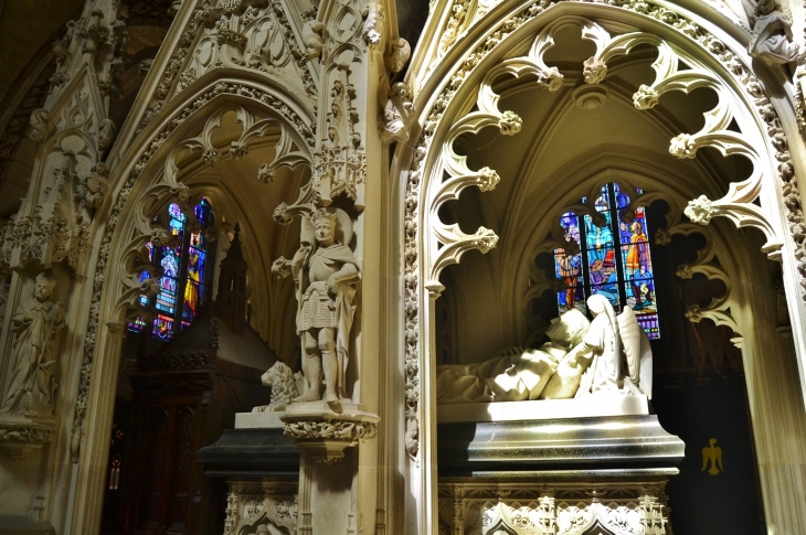  Cathédrale Saint-Tuqdual ( Tombeau de St Yves ) - Tréguier