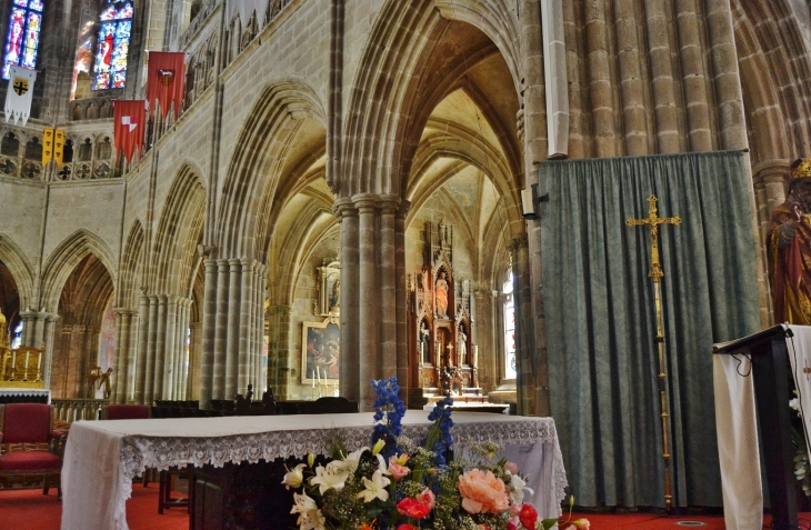  Cathédrale Saint-Tuqdual - Tréguier