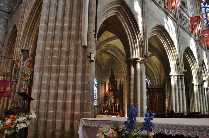  Cathédrale Saint-Tuqdual - Tréguier