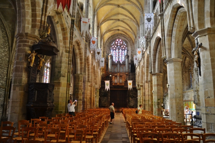  Cathédrale Saint-Tuqdual - Tréguier