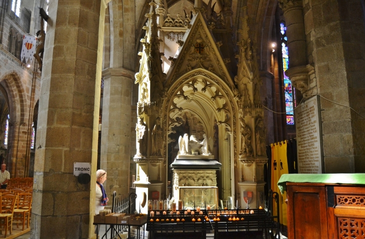  Cathédrale Saint-Tuqdual ( Tombeau de St Yves ) - Tréguier