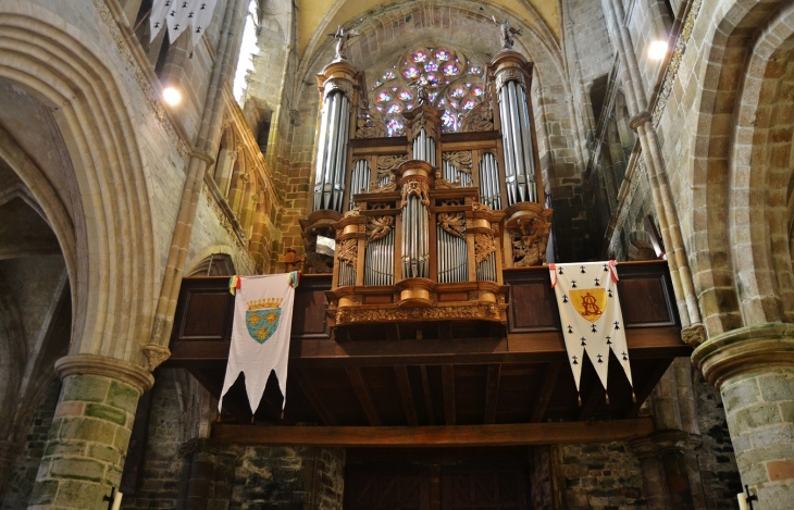  Cathédrale Saint-Tuqdual - Tréguier