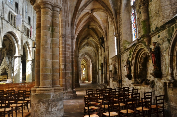  Cathédrale Saint-Tuqdual - Tréguier