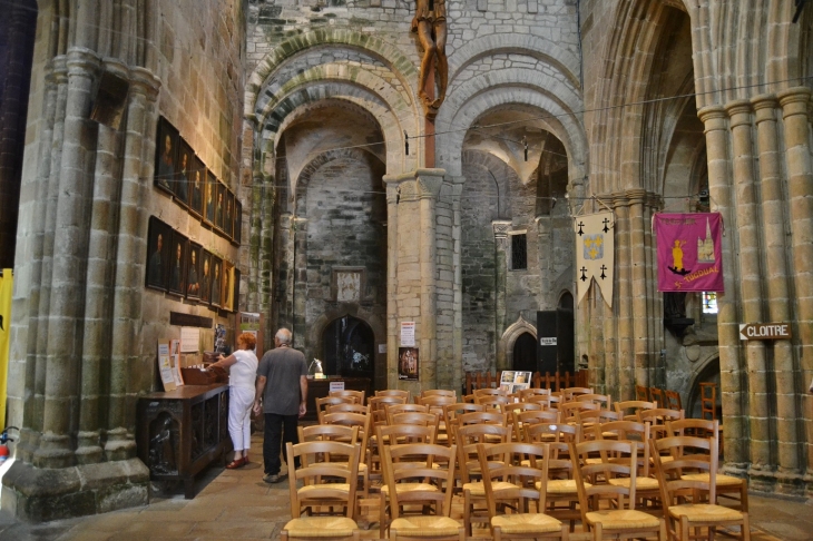  Cathédrale Saint-Tuqdual - Tréguier