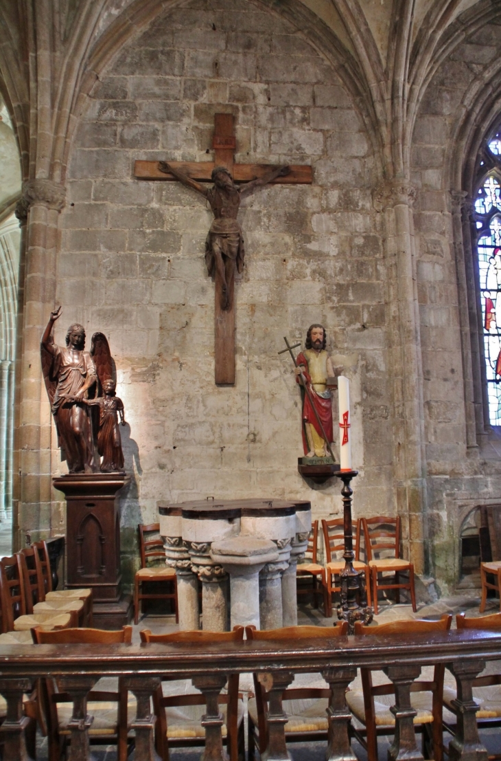  Cathédrale Saint-Tuqdual - Tréguier