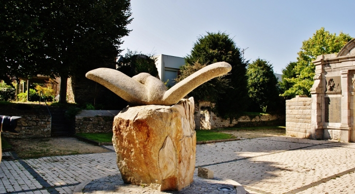 Sculpture - Lesneven