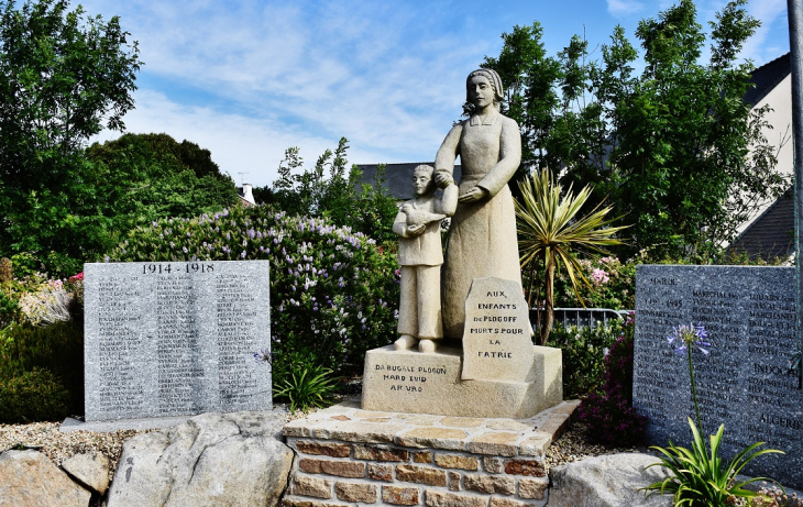 Monument-aux-Morts - Plogoff