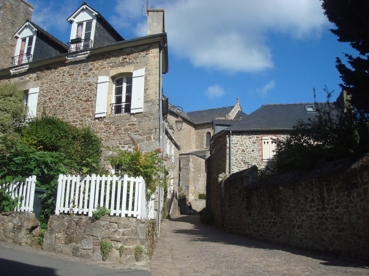 Rue Emile Bernard (ancienne Rue Pavée) - Saint-Briac-sur-Mer