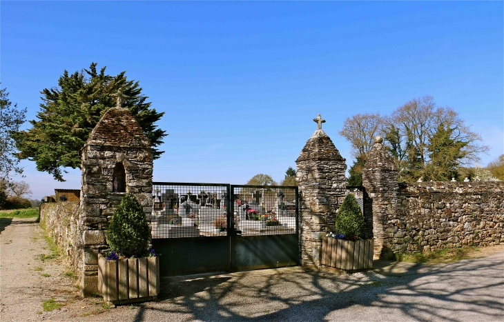 L-entree-du-cimetiere du Le Temple - Carentoir