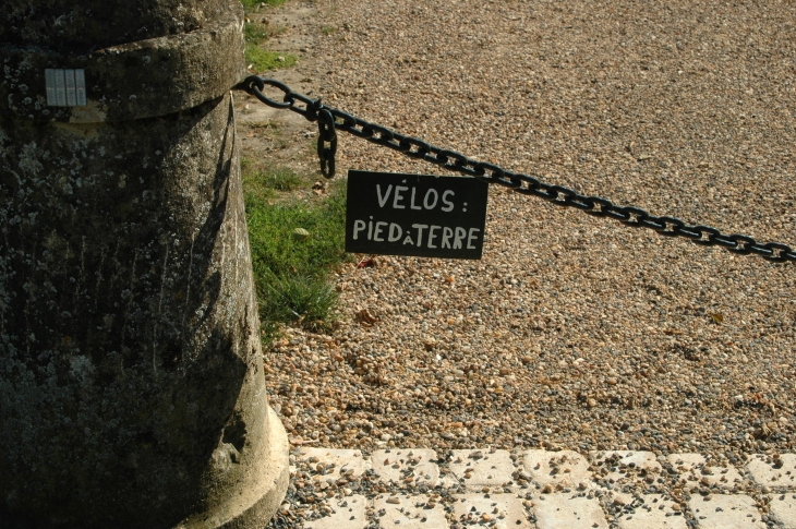 Les vélos ne sont pas les bienvenus .... - Apremont-sur-Allier