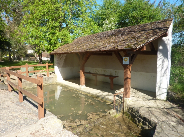 Lavoir du centre bourg - Dampierre-en-Graçay