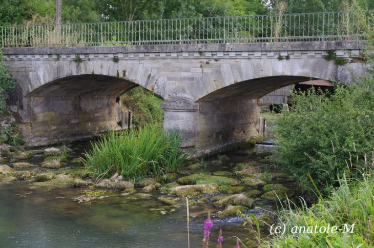 Pont à Bessy l'eau. - Herry