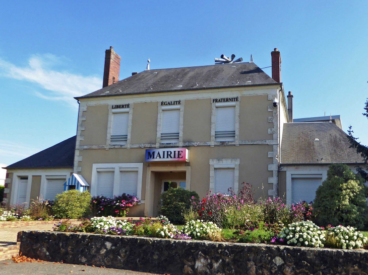 La mairie - La Chapelle-Saint-Ursin