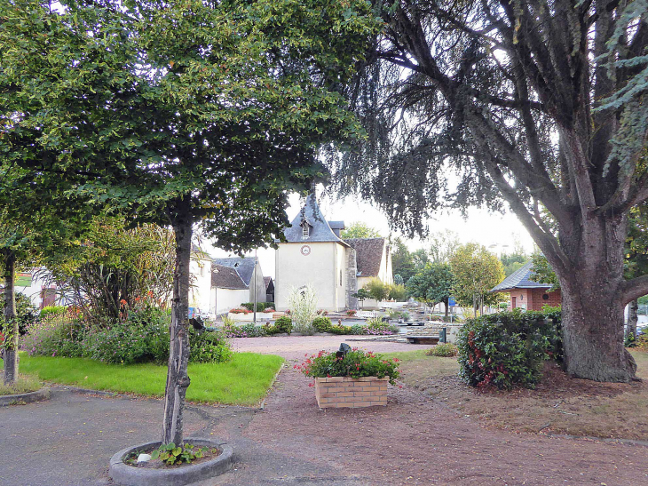 Vue sur l'église - Neuvy-sur-Barangeon