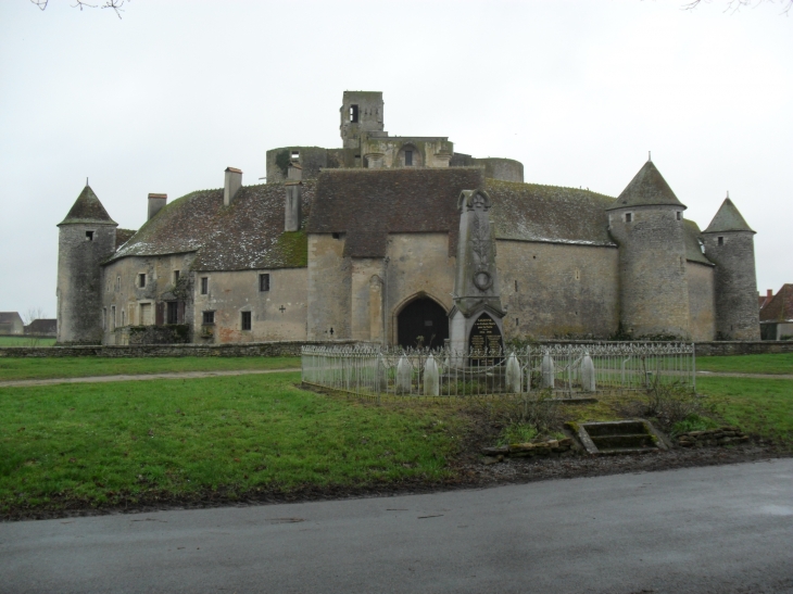 CHATEAU DE SAGONNE