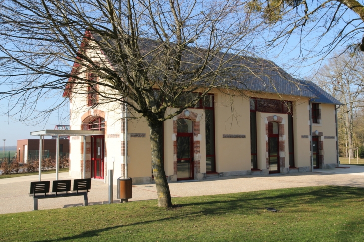 De Varye la salle polyvalente - Saint-Doulchard