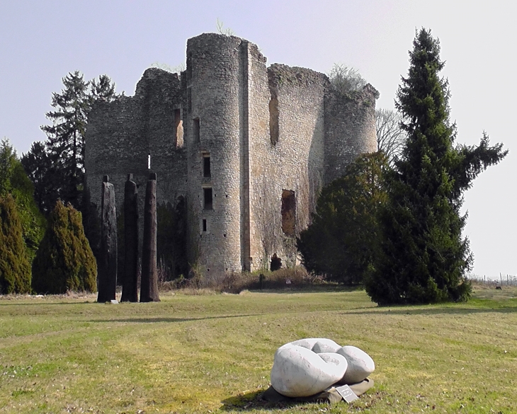 Parc de Sculptures Contemporaines du Donjon de Jouy: - Sancoins