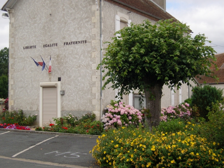 Mairie fleurie - Sury-près-Léré