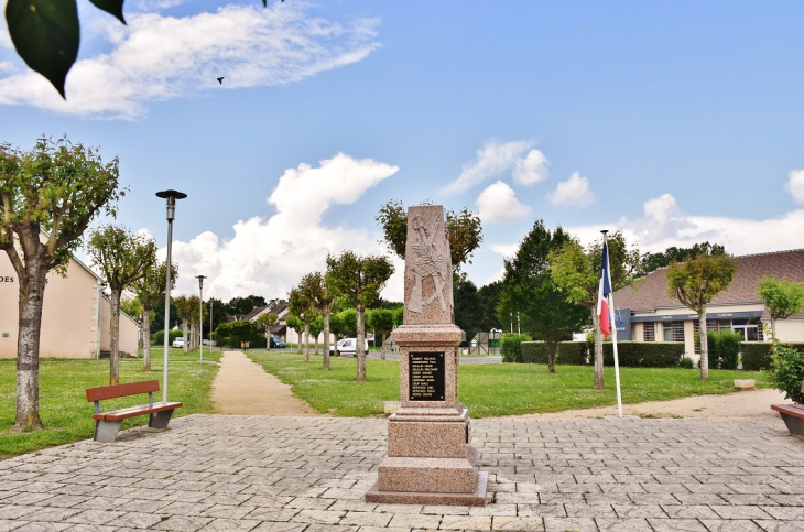 Monument-aux-Morts - Sury-près-Léré