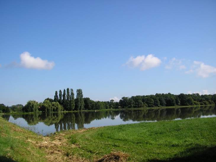 étang près de Thaumiers