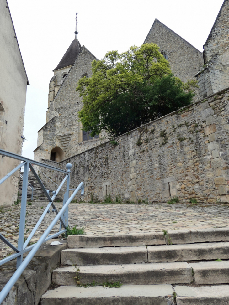 Montée vers l'église Notre Dame - Vierzon