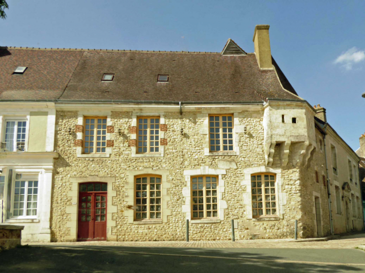 Maison à échauguette dans le centre - Authon-du-Perche