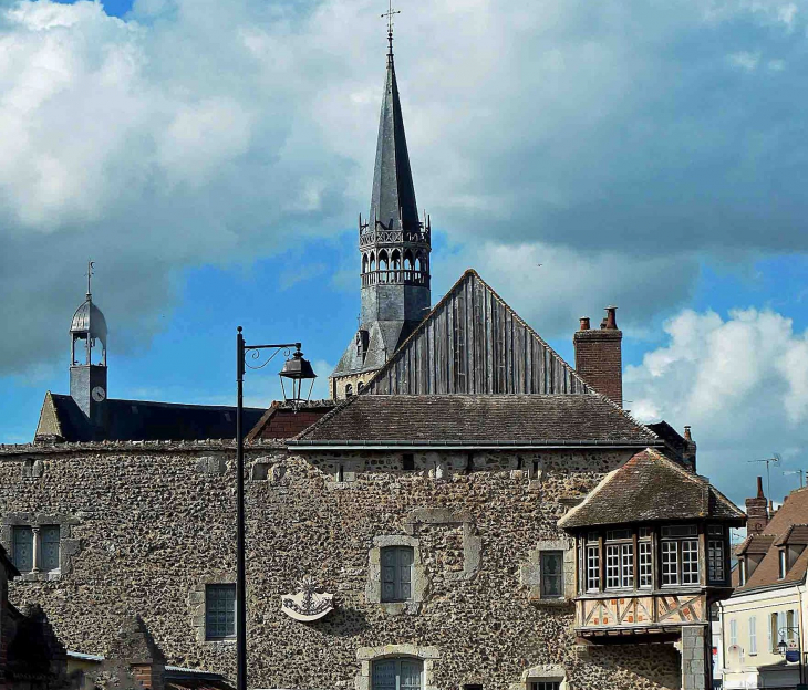 Le clocher derrière la maison du Cheval Blanc - Bonneval