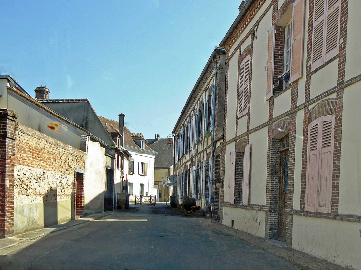 Une rue de la ville - Brezolles